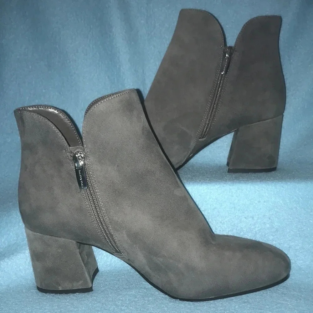 VINCE CAMUTO Kassie2 gray suede leather zipper boots NEW size 9W